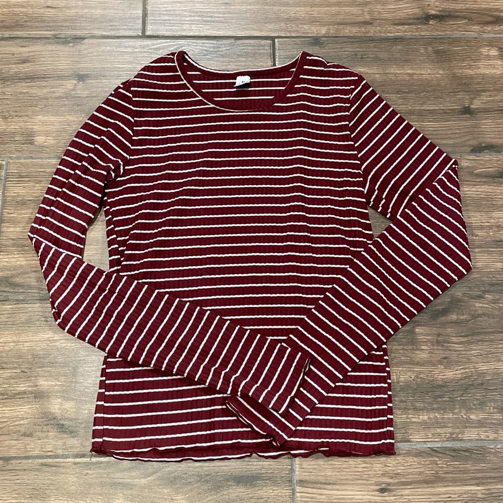 Long sleeve maroon top
